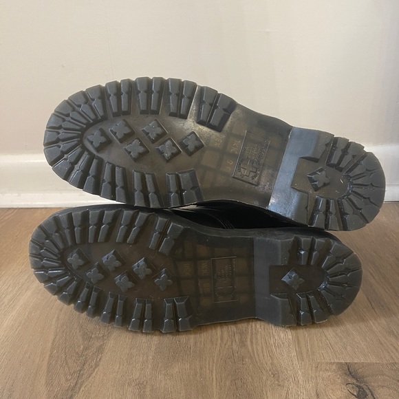 Doc Martens Black 1460 Smooth Leather Lace Up Boots - Picture 6 of 6